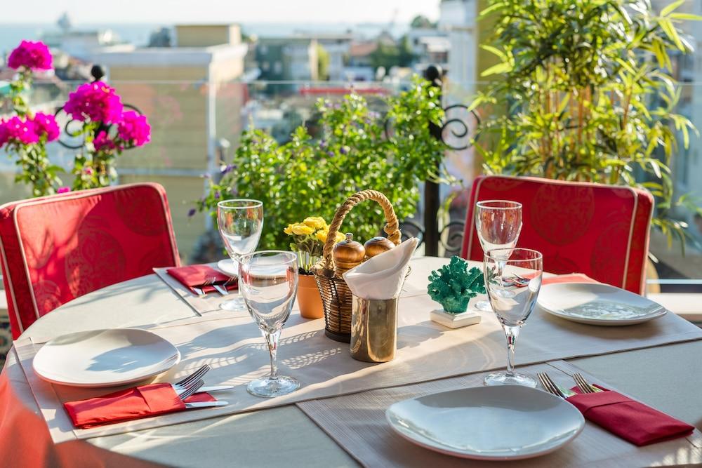 Tria Elegance Istanbul Hotell Exteriör bild